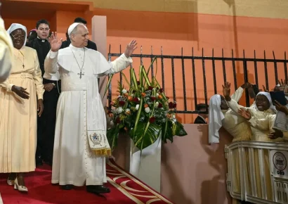 El debate sobre la poligamia se cuela en el viaje del papa León XIV a Camerún