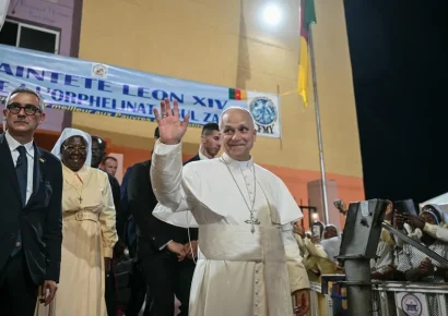 El papa León XIV advierte sobre la destrucción del mundo por “unos pocos tiranos” durante su visita a Camerún