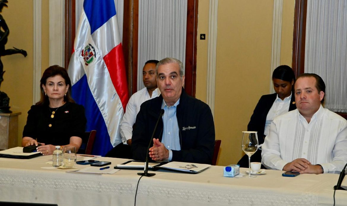 Gobierno pide calma a afectados por inundaciones y garantiza asistencia en todo el país