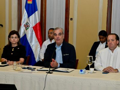 Gobierno pide calma a afectados por inundaciones y garantiza asistencia en todo el país