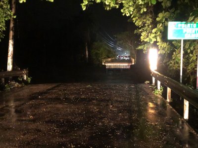 Fuertes lluvias provocan el colapso del puente sobre el río Camú en la carretera turística Luperón