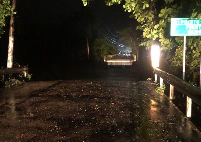 Fuertes lluvias provocan el colapso del puente sobre el río Camú en la carretera turística Luperón