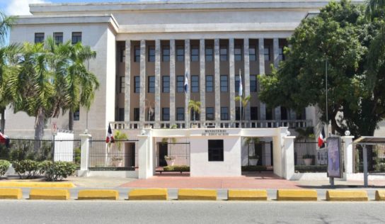 Minerd mantiene suspensión de clases en Puerto Plata y Espaillat por alerta roja