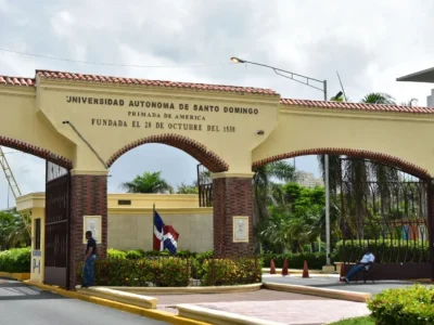 Universidad Autónoma de Santo Domingo suspende docencia en su sede central
