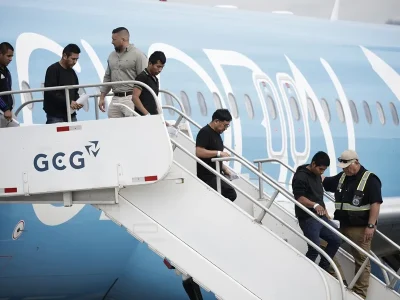 Costa Rica recibe su primer vuelo con 25 deportados de EE.UU. bajo acuerdo migratorio