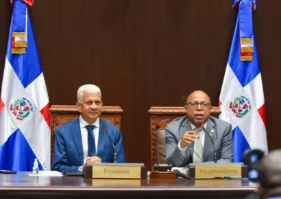 Alfredo Pacheco y Ricardo de los Santos reciben a embajadora de EE. UU.