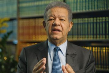 Leonel Fernández acusa al Gobierno de improvisar con el destino del país