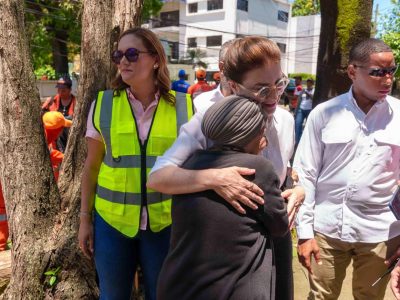 Residentes de Gazcue agradecen rápida intervención de Carolina Mejía tras daños por vientos