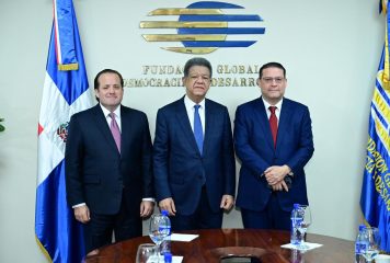 Leonel Fernández valora diálogo con comisión oficial y pide transparencia en sacrificios del Gobierno