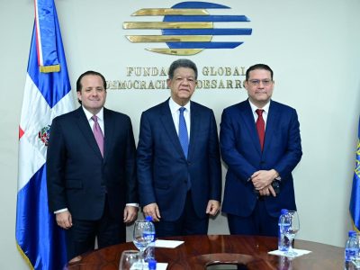 Leonel Fernández valora diálogo con comisión oficial y pide transparencia en sacrificios del Gobierno