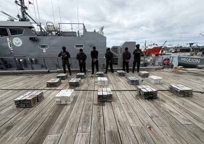 DNCD captura a cuatro venezolanos con 450 paquetes de presunta cocaína en operativo en Baní