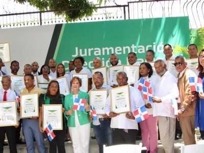 Juramentan nueva dirección de Fuerza Magisterial y anuncian que saldrán centro por centro a organizar simpatías