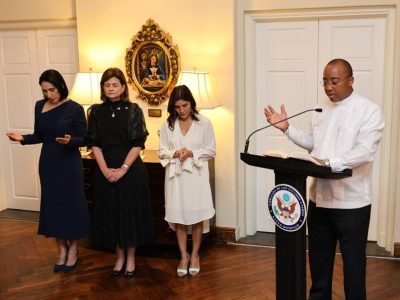 La embajadora de EE. UU. en la RD, Francis Campos, celebra la bendición de su residencia con una ceremonia cultural y espiritual