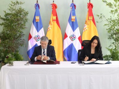 Los ministros de Interior Fernando Grande-Marlaska de España y Faride Raful firman tratado contra el crimen organizado