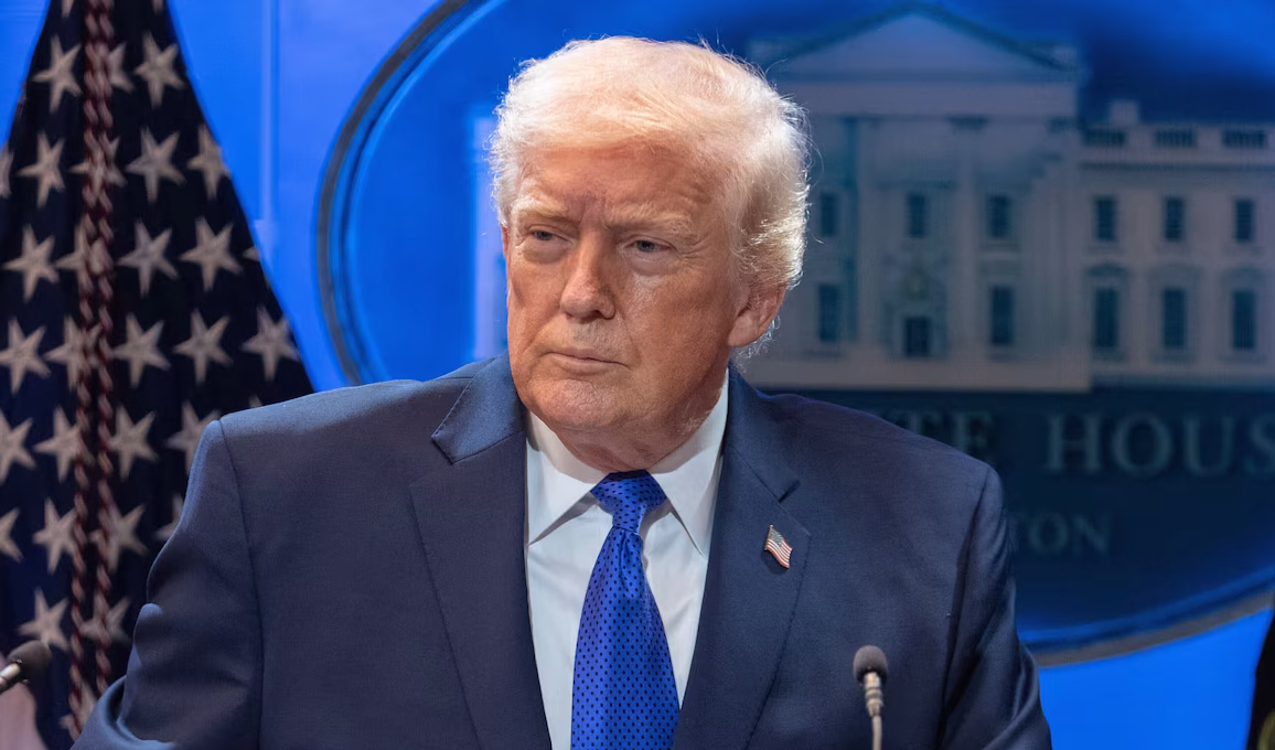 Trump amenaza con un ataque contundente a Irán si fracasan las negociaciones de paz