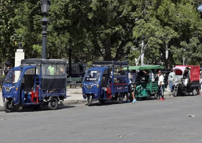 Crisis energética impulsa el uso de triciclos eléctricos como transporte alternativo en Cuba