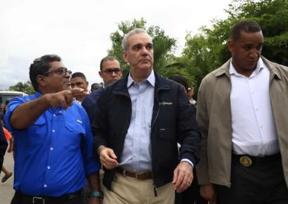 Abinader recorre zonas afectadas por lluvias y supervisa daños