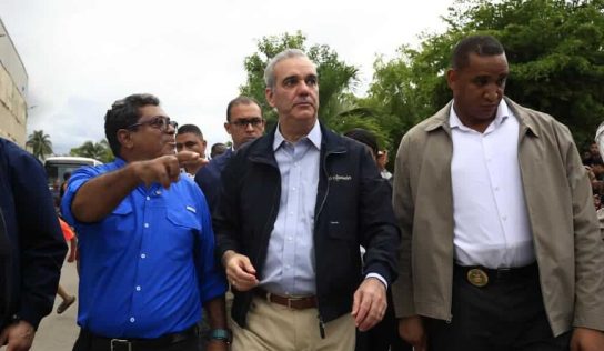 Abinader recorre zonas afectadas por lluvias y supervisa daños