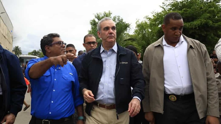 Abinader recorre zonas afectadas por lluvias y supervisa daños