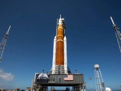 NASA investiga falla en batería mientras mantiene en pie el lanzamiento de Artemis II