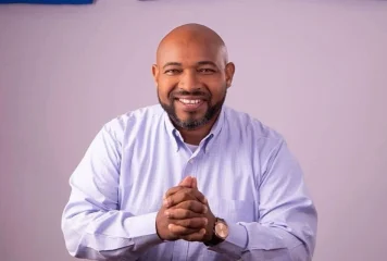 Regidor de FP Jairo Doñe llama a priorizar el drenaje pluvial y la gestión de basura en el Distrito Nacional