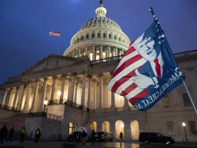 Trump solicita anular las condenas de cuatro líderes del asalto al Capitolio y cerrar el caso definitivamente