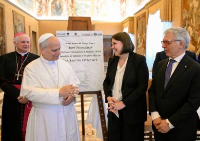 Papa León XIV bendice la primera piedra del «Centro Corazón – Papa Francisco» del Gemelli