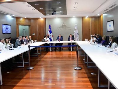 Gobierno inicia diálogo con sectores para enfrentar impacto de crisis global