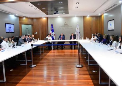 Gobierno inicia diálogo con sectores para enfrentar impacto de crisis global