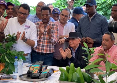 Danilo Medina niega haber propuesto reforma fiscal y critica desatención al campo