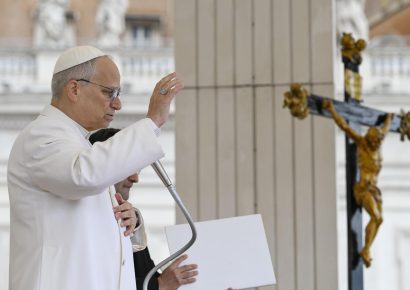 El papa León XIV lavará los pies a 12 sacerdotes en la Misa del Jueves Santo