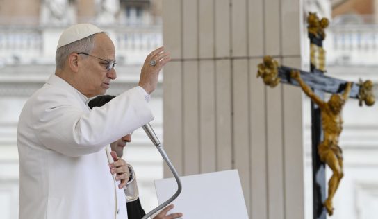 El papa León XIV lavará los pies a 12 sacerdotes en la Misa del Jueves Santo