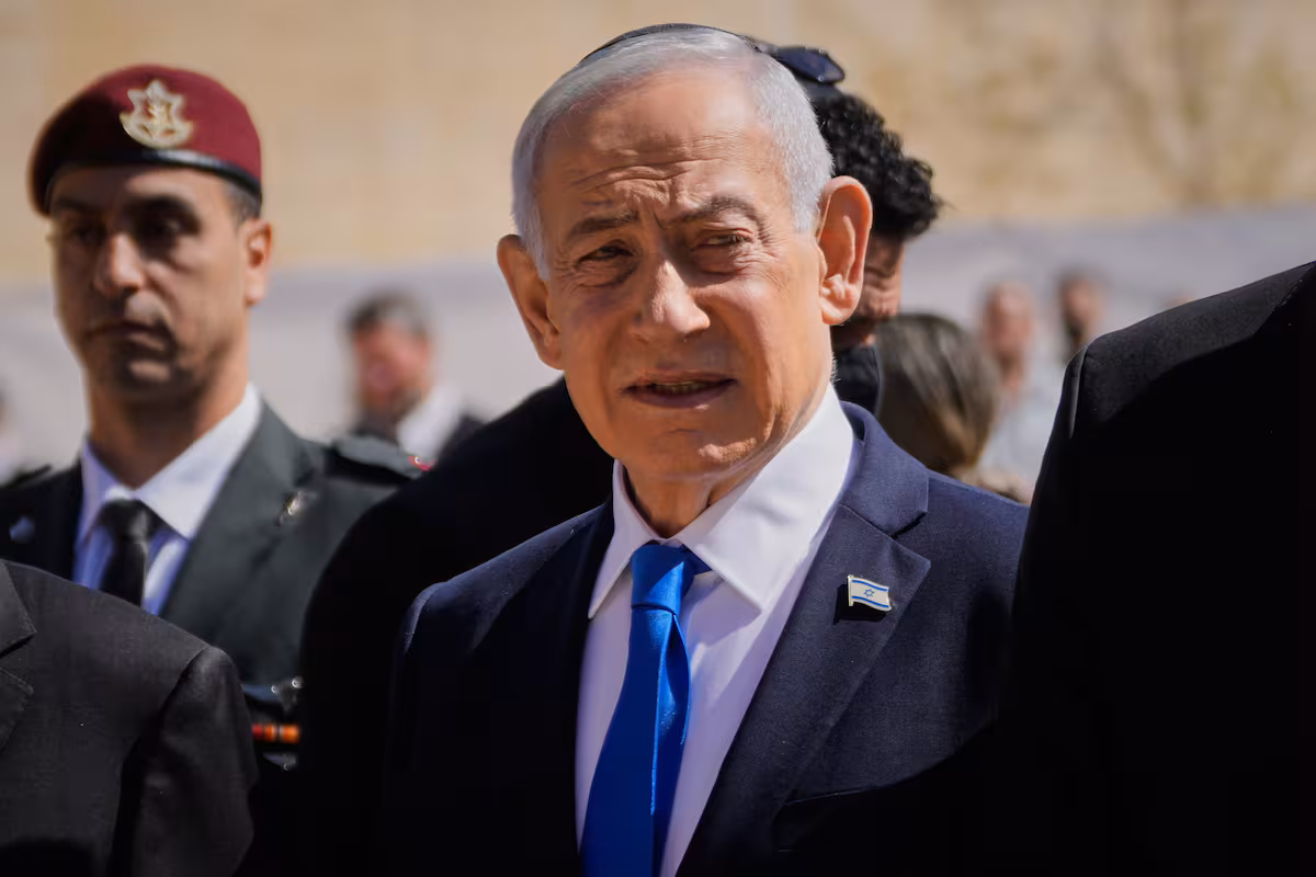 Netanyahu aplaza testimonio y pide indulto en medio de juicio por corrupción
