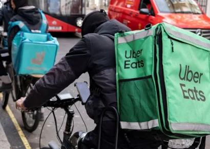 Denuncian en Francia a Uber Eats y Deliveroo por presunta trata de personas