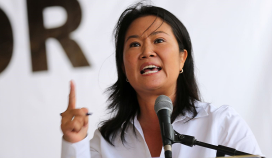 Keiko Fujimori se postula nuevamente por cuarta vez a la presidencia de Perú, buscando redimir el legado de su padre