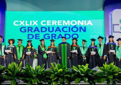UCE gradúa a 915 nuevos profesionales en ceremonia en San Pedro de Macorís