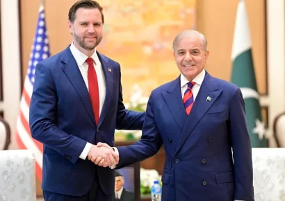 Primer ministro de Pakistán Sharif recibe a Vance tras reunirse por separado con la delegación de Irán