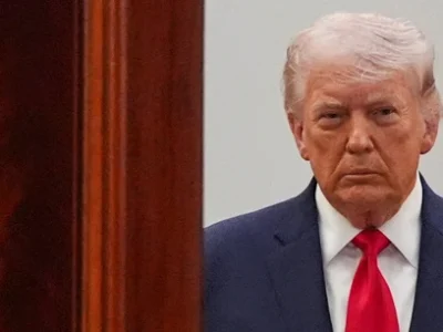Donald Trump amenaza con atacar a Irán si no reabre el estrecho de Ormuz