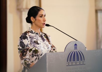 Gobierno busca soluciones a la crisis global con apoyo de expertos internacionales y sectores nacionales, asegura Raquel Arbaje