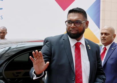 Presidente de Guyana Dispuesto a Dialogar con Delcy Rodríguez a Pesar de la Disputa Territorial por el Esequibo