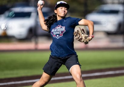 Olivia Pichardo, pionera en el béisbol universitario, lanza en División I