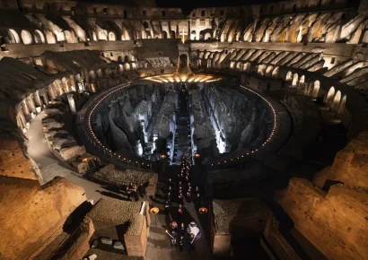 El Papa León XIV preside su primer Viacrucis en el Coliseo de Roma