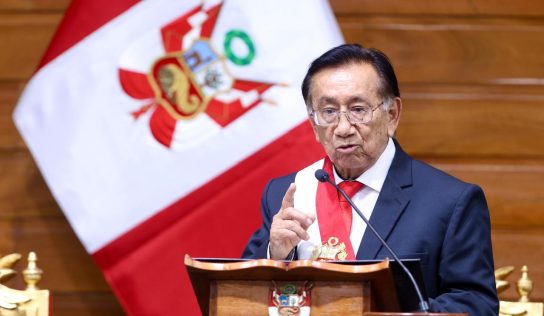 Balcázar nombra a Amadeo Flores como ministro de Defensa en medio de crisis por compra de aviones