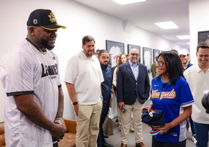 David Ortiz y Delcy Rodríguez protagonizan emotivo encuentro previo al Juego de Leyendas en Venezuela