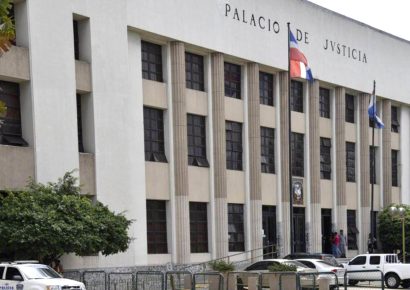 Fijan garantía económica a falso abogado acusado de estafar y extorsionar en Santo Domingo