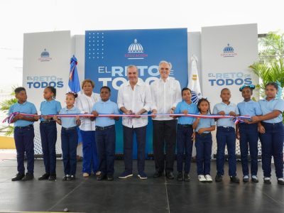 Abinader inaugura moderno techado deportivo en el Centro Educativo Elvira de Mendoza de Boca Chica
