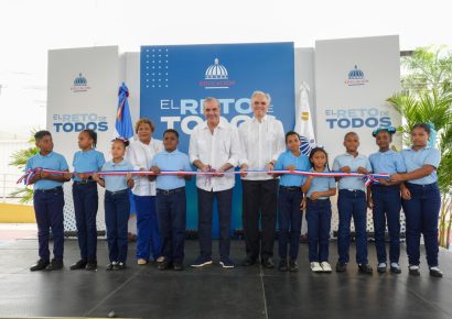 Abinader inaugura moderno techado deportivo en el Centro Educativo Elvira de Mendoza de Boca Chica