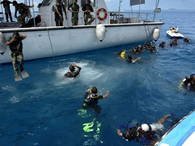 Recuperan tres cuerpos de buzos italianos fallecidos en cuevas submarinas de Maldivas