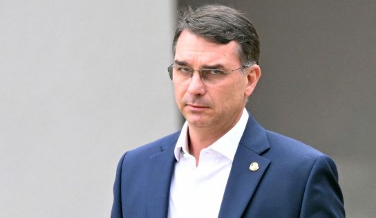 Flávio Bolsonaro niega favores políticos por financiamiento de Vorcaro
