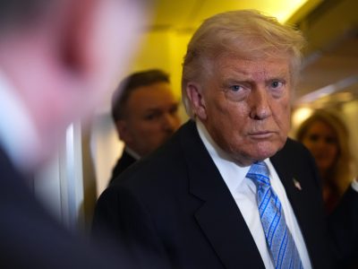 Trump acusa a la prensa y a los demócratas de “haber perdido la razón” por su postura sobre Irán